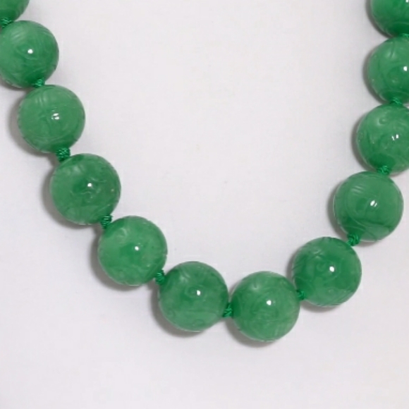 BURMESE JADE ROUND NECKLACE - Picture 8 of 8